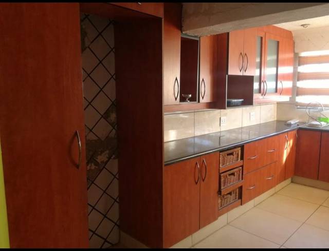 3 BEDROOM HOUSE FOR SALE IN TOEKOMSRUS